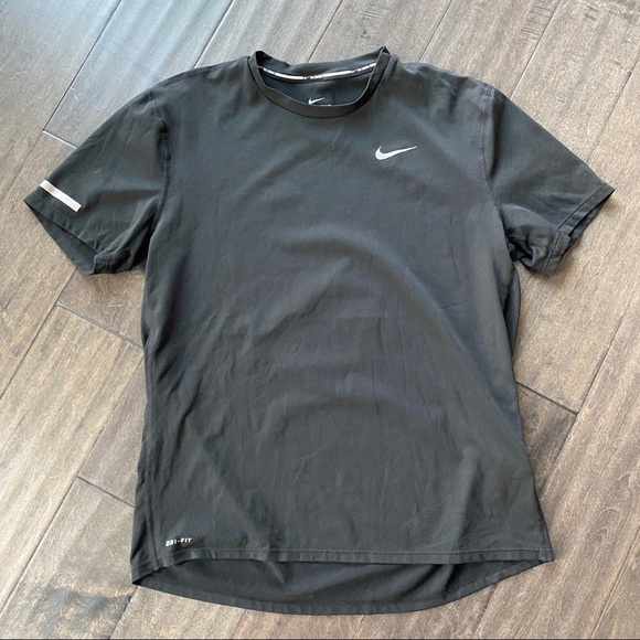 NIKE DRI-FIT Contour Breathable Short Sleeve Shirt